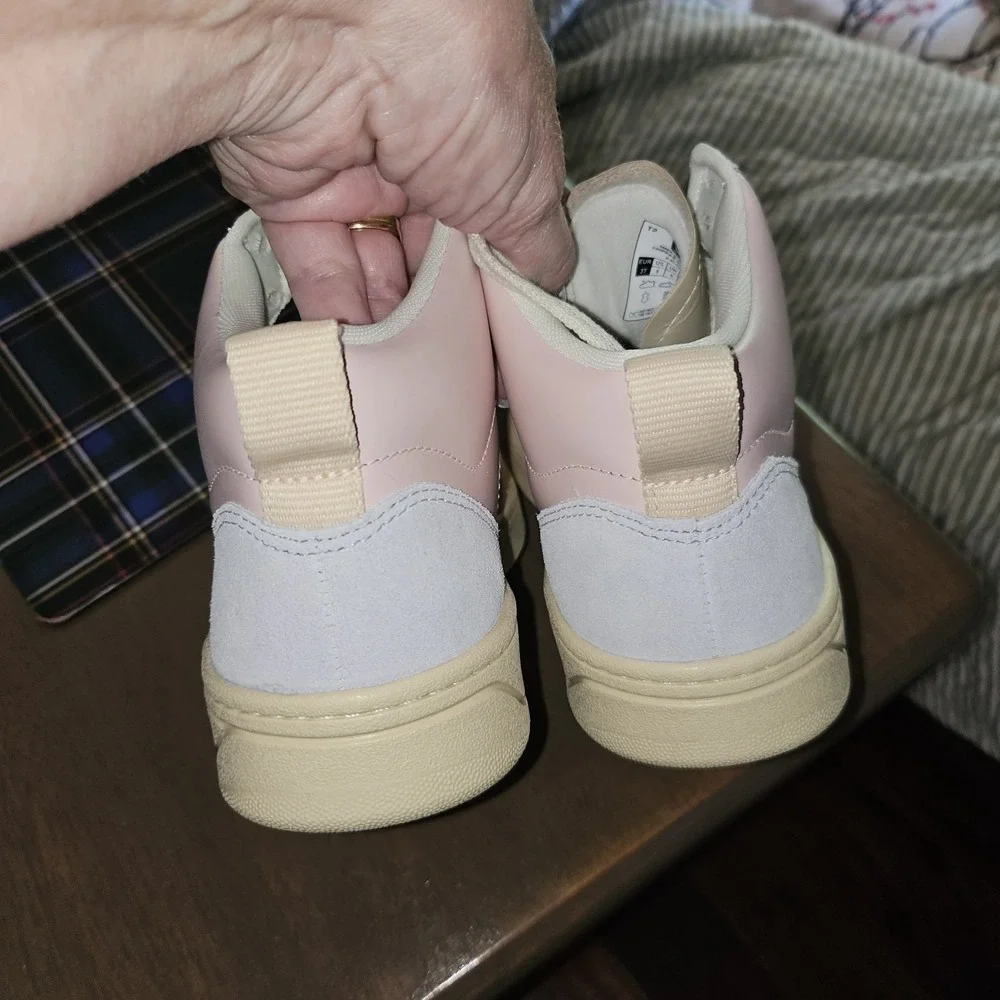 Veja 15 leather